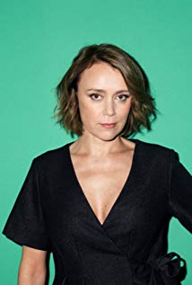 How tall is Keeley Hawes?